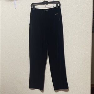 Jones New York Women's Faux Velvet Pull On Pants. Very Good Condition. Size M.